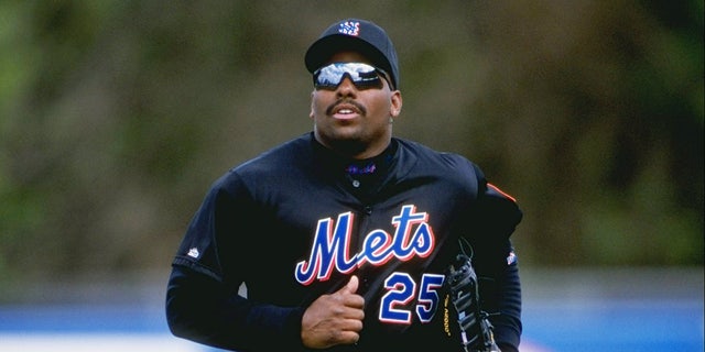 Bobby Bonilla in field