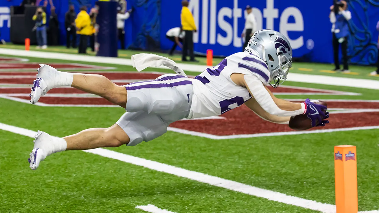 Deuce vaughn scores TD