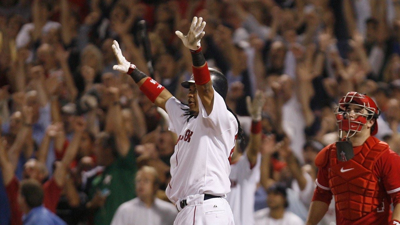 Manny Ramirez arms raised 