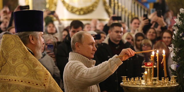 Putin lights a candle