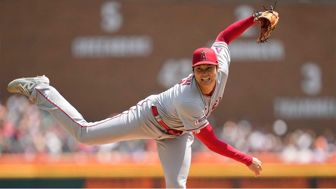 Shohei Ohtani throws against the Tigers