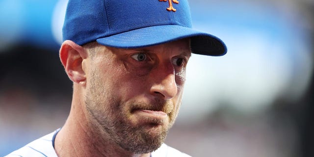 Max Scherzer leaves the game