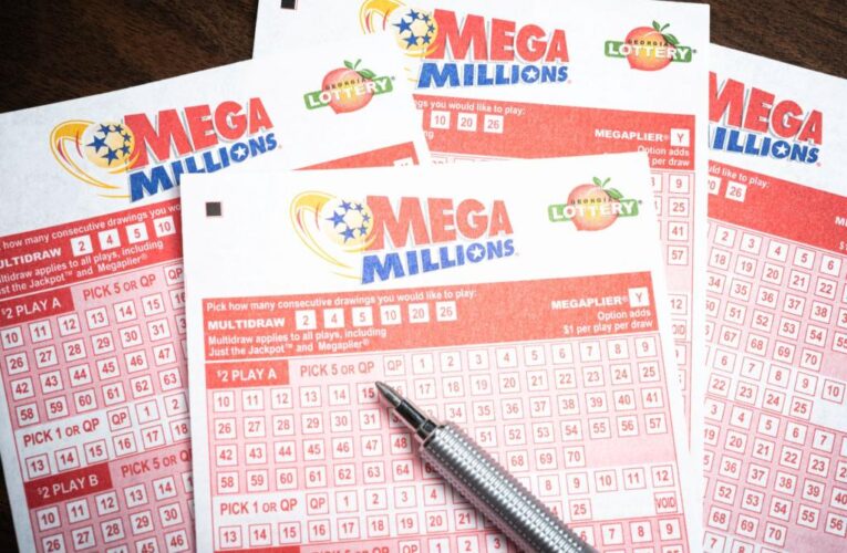 Mega Millions player wins historic $1.58 billion jackpot