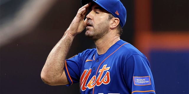 Justin Verlander reacts during first inning