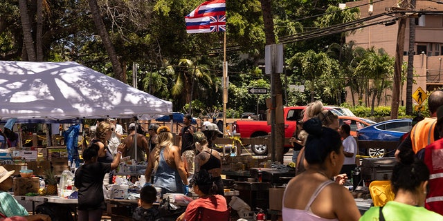 Displaced Hawaiian residents at a distribution center for aid