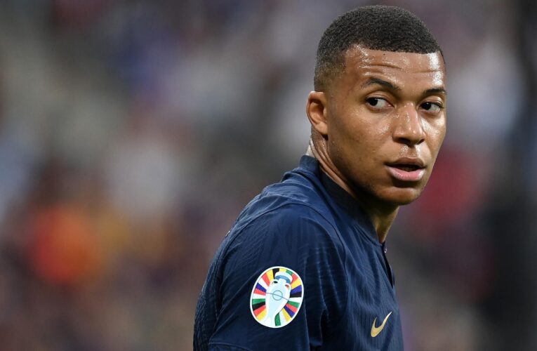 Premier League clubs on alert as Paris Saint-Germain ‘prepared to allow’ Kylian Mbappe to leave on loan – Paper Round