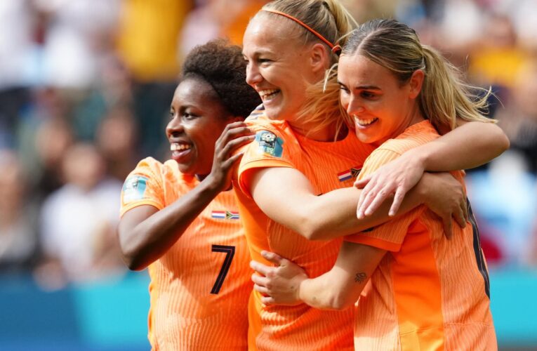 Netherlands end South Africa run to reach World Cup quarters