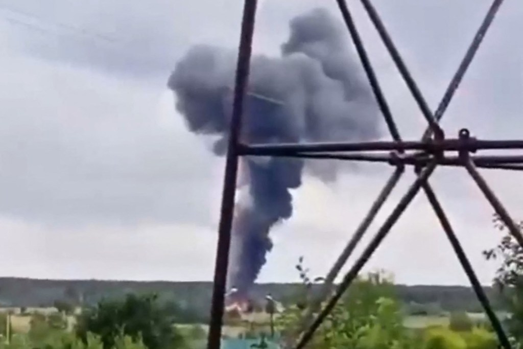 This video grab taken from a footage posted on a Wagner linked Telegram channel @grey_zone on August 23, 2023 and which can not be independetly verified by the AFP, reportedly shows a plane wreckage falling from the sky near the village of Kuzhenkino, Tver region. A private plane crashed in Moscow's Tver region and Wagner chief Yevgeny Prigozhin was on the list of passengers, Russian agencies said on August 23, 2023.