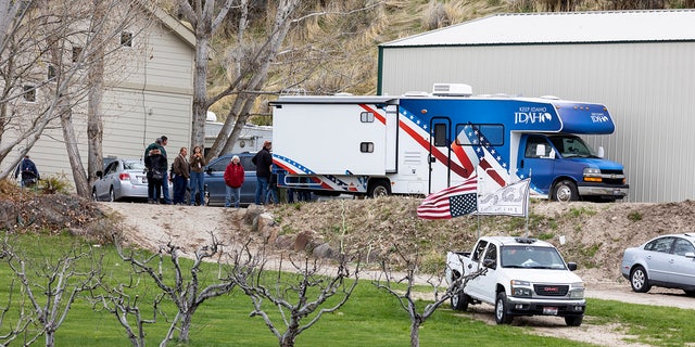 Ammon Bundy supporters