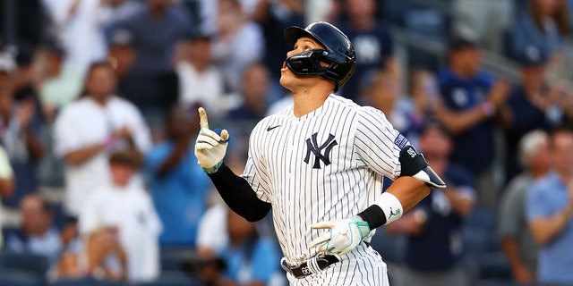 Aaron Judge celebrates home run