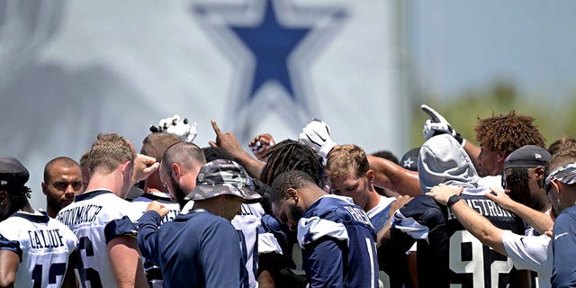 Dallas Cowboy players huddle