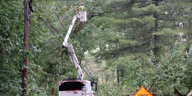 Tornado clean-up in Rhode Island