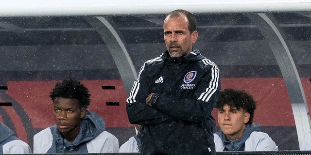 Oscar Pareja stands on the sideline