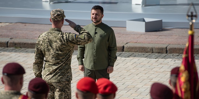 Soldier saluting, Zelenskyy