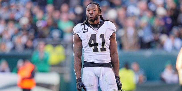 Alvin Kamara during a game against the Eagles