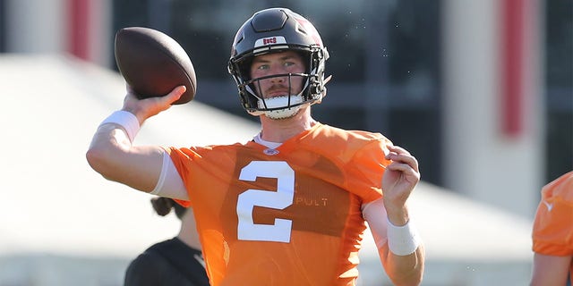 Kyle Trask goes through drills at training camp