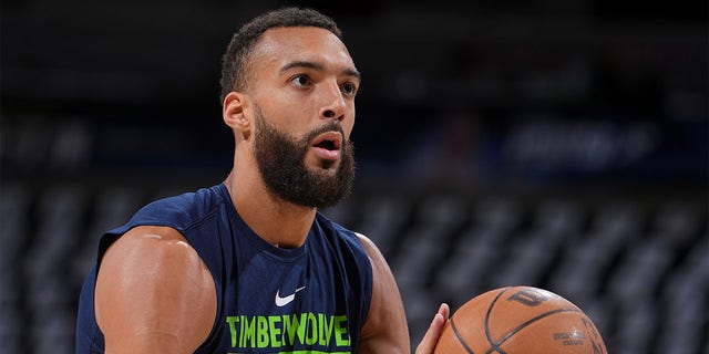 Rudy Gobert warms up for the Timberwolves