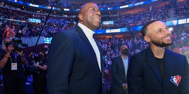 Magic Johnson and Steph Curry smile