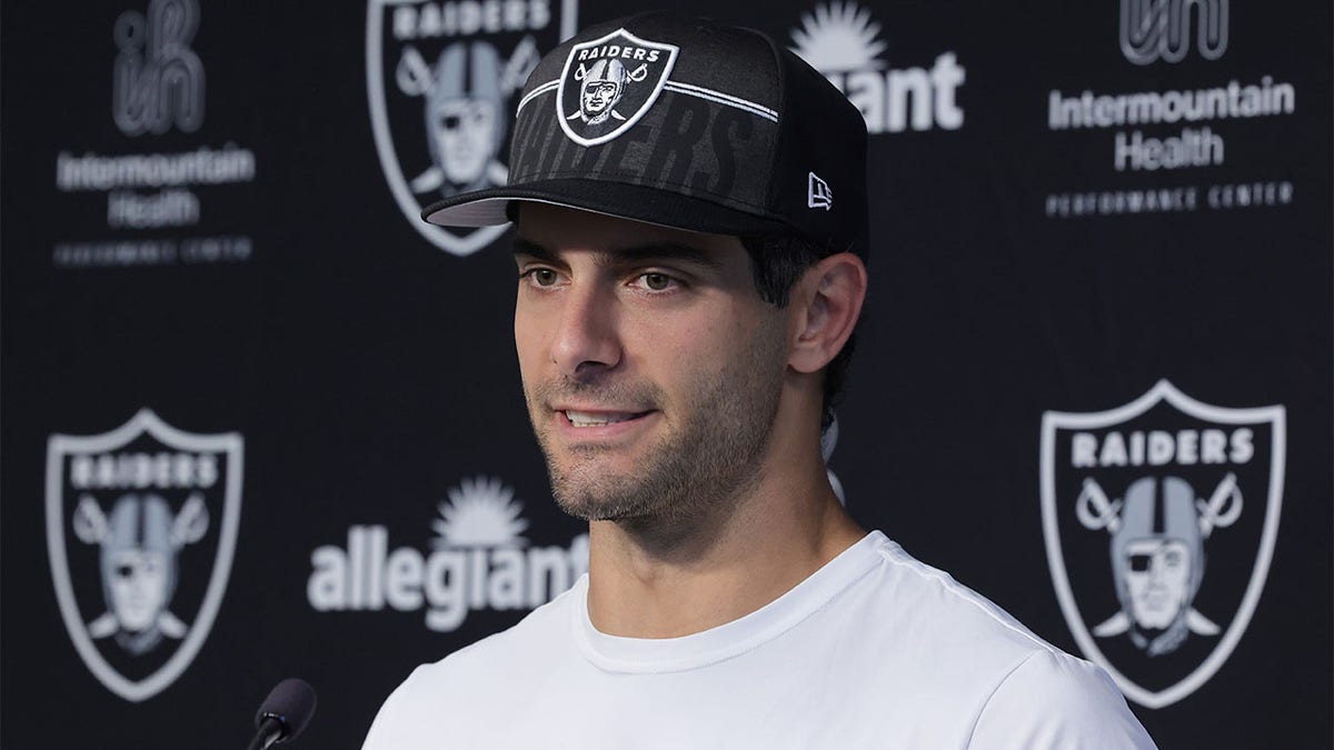 Jimmy Garoppolo speaks at press conference