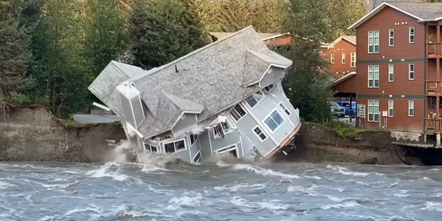 House collapses into Mendenhall River in Juneau, Alaska