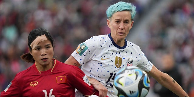 Megan Rapinoe goes for the ball against Vietnam