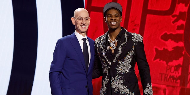 Scoot Henderson poses with the NBA commissioner