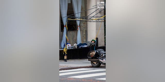 Migrants arrive at the Roosevelt Hotel in Manhattan