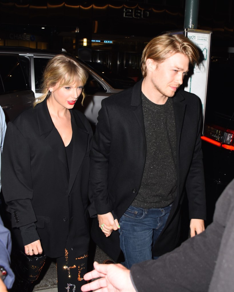 Taylor Swift and Joe Alwyn paparazzi photo