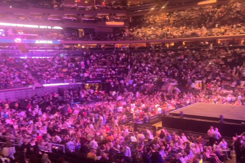 fans leaving MSG after Lionel Ritchie cancels show