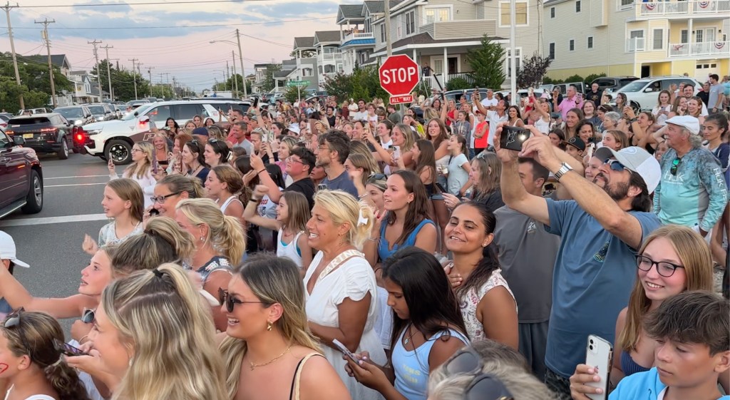 Fans waiting for Taylor Swift