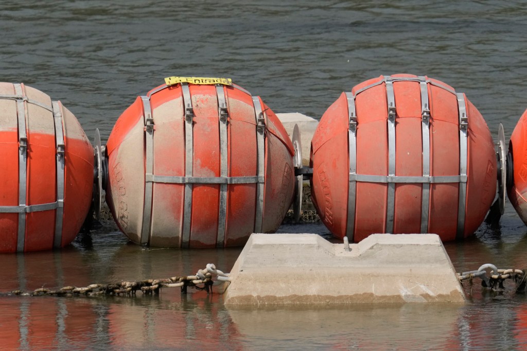 Rio Grande buoy border barrier