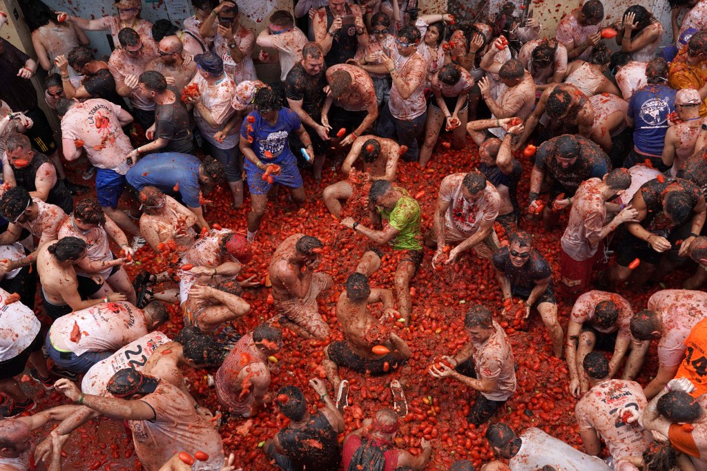 "Tomatina", tomato fight fiesta