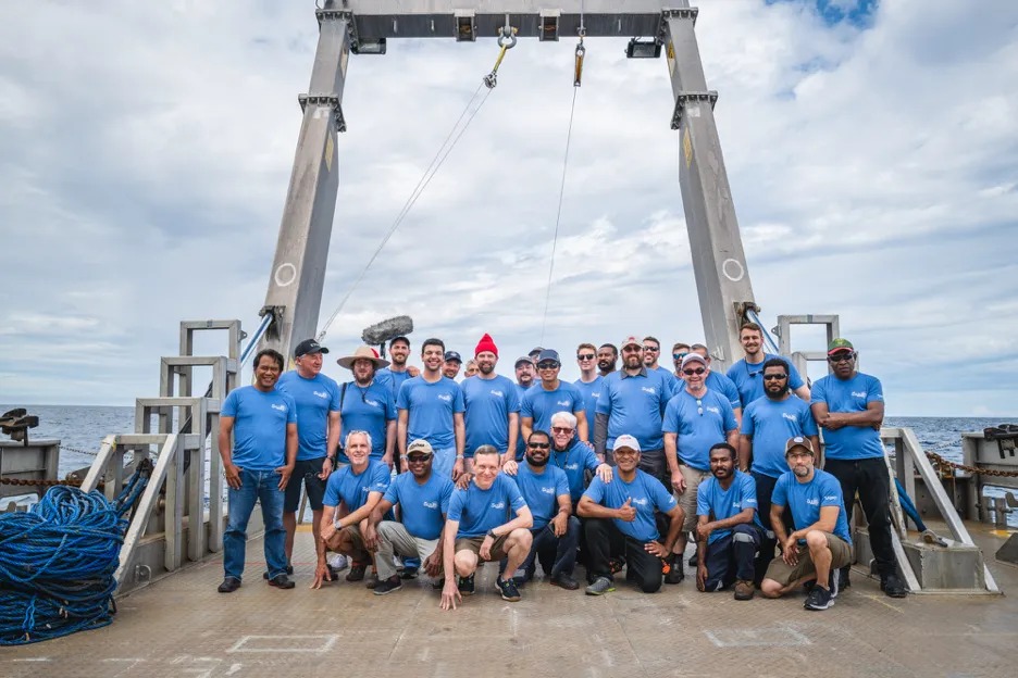 Avi Loeb and his crew