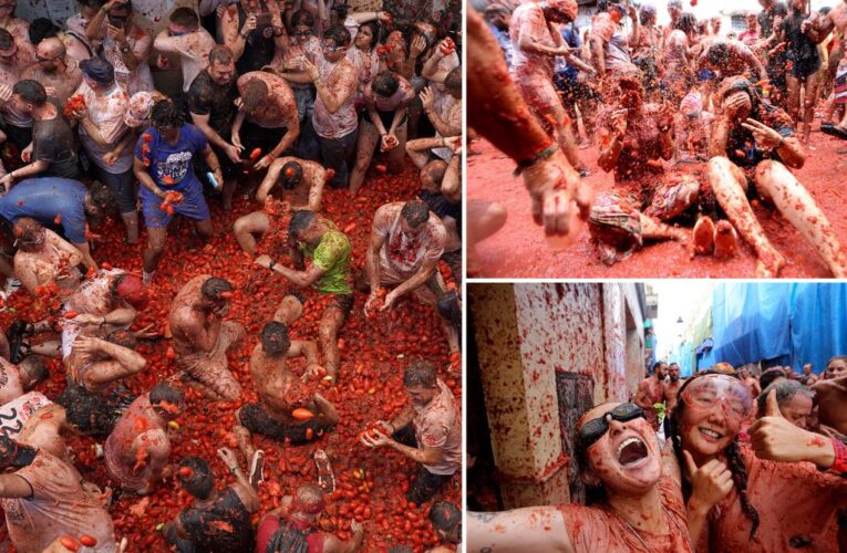 15,000 people hurl tomatoes in massive Spanish food fight