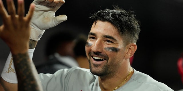 Nick Castellanos helps Phils