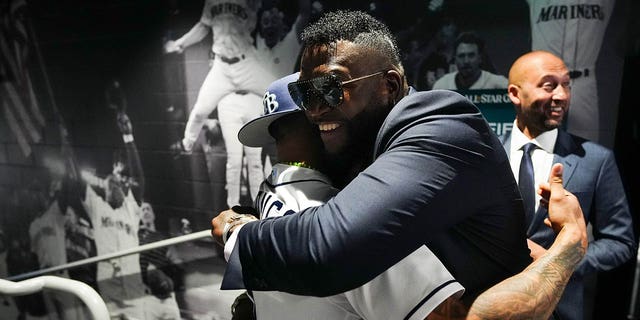 David Ortiz hugs Wander Franco