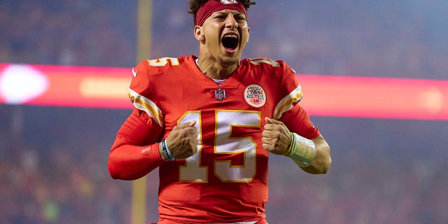 Patrick Mahomes celebrates vs Raiders