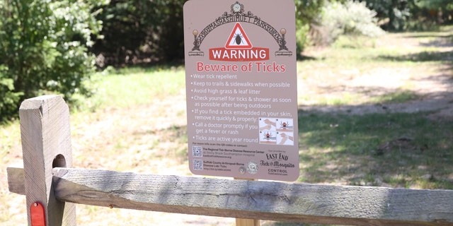 Tick warning sign