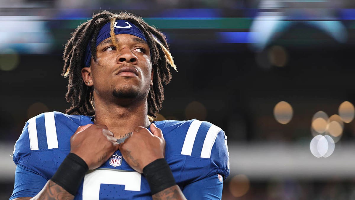 Anthony Richardson stands before an NFL preseason game