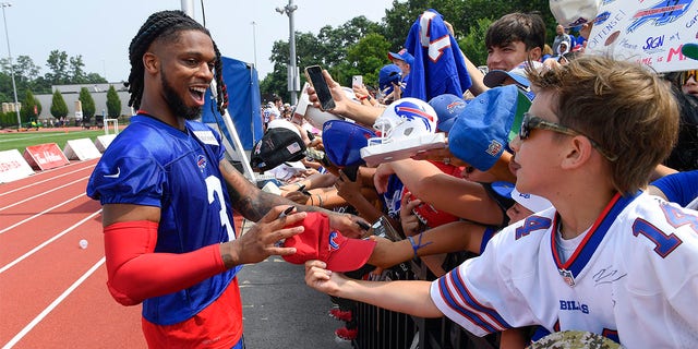 Damar Hamlin signs autographs