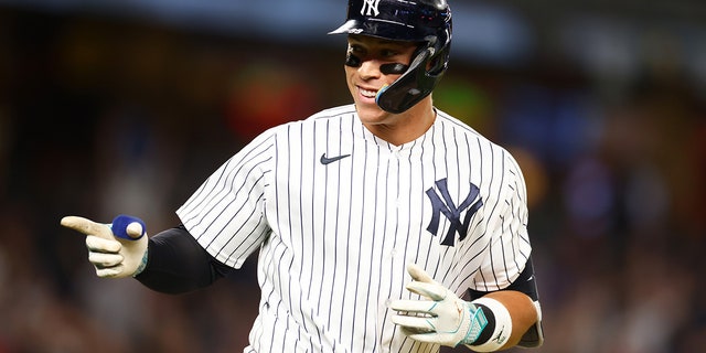 Aaron Judge points at dugout