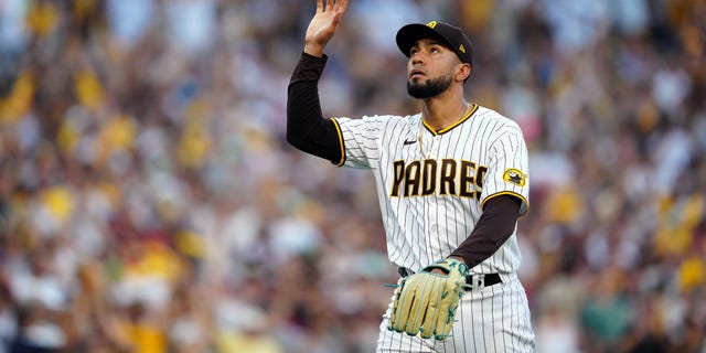 Robert Suarez waves to crowd