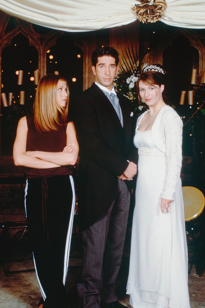 Helen Baxendale played the role of girlfriend and fiancée of David Schwimmer's character, Ross. 