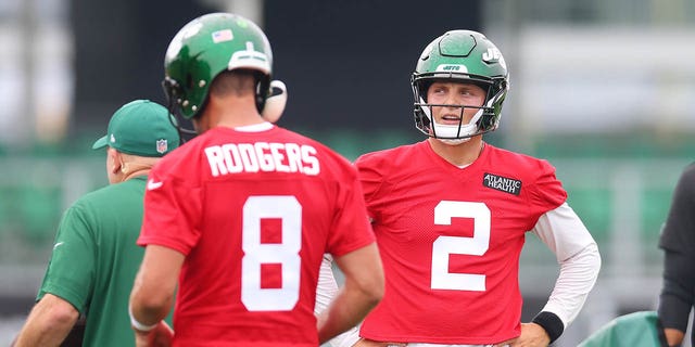 Zach Wilson and Aaron Rodgers at Jets training camp