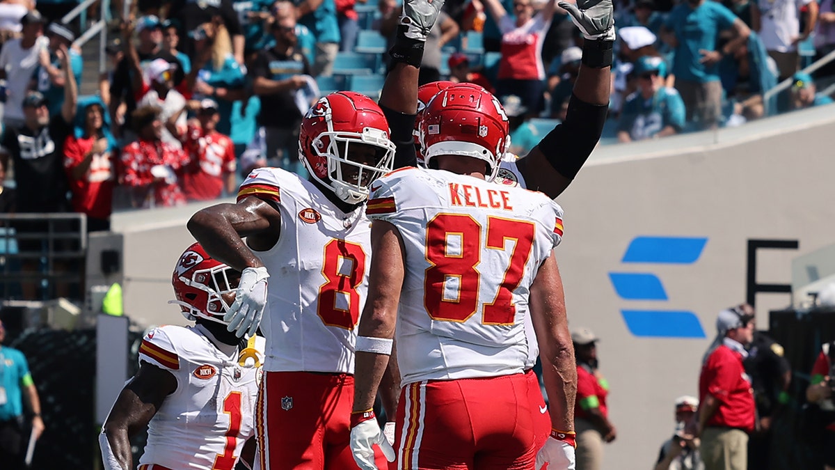 Travis Kelce celebrates touchdown