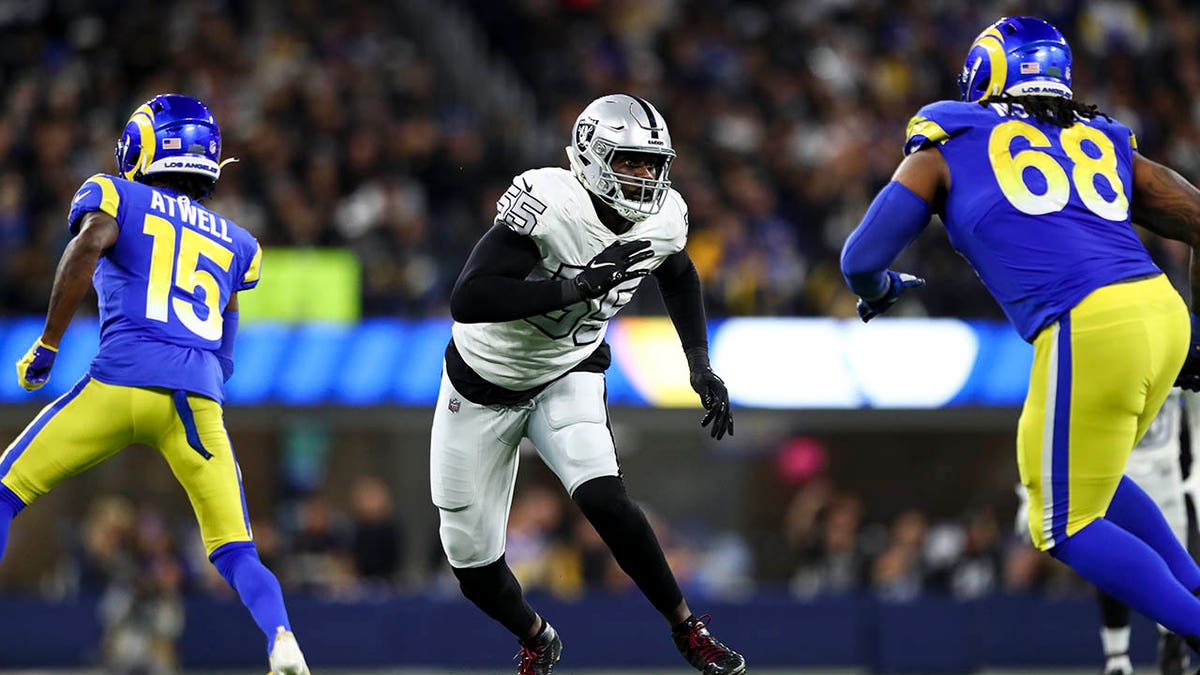 Chandler Jones rushes the quarterback