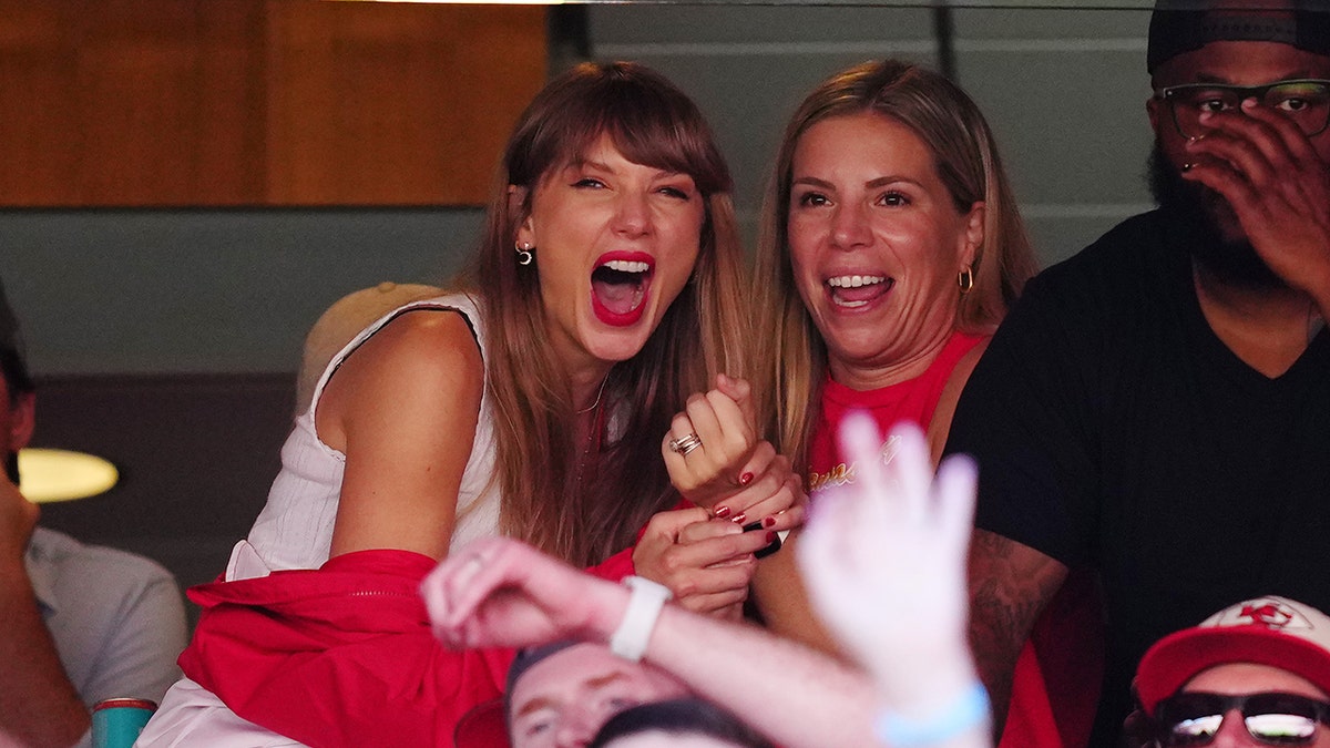 Taylor Swift celebrates Kansas City Chiefs win