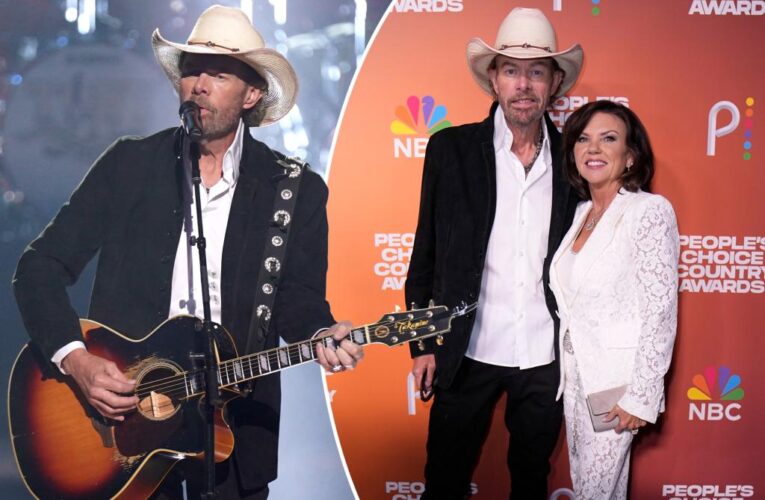Toby Keith gives update on cancer battle as he returns to live TV at the People’s Choice Country Awards