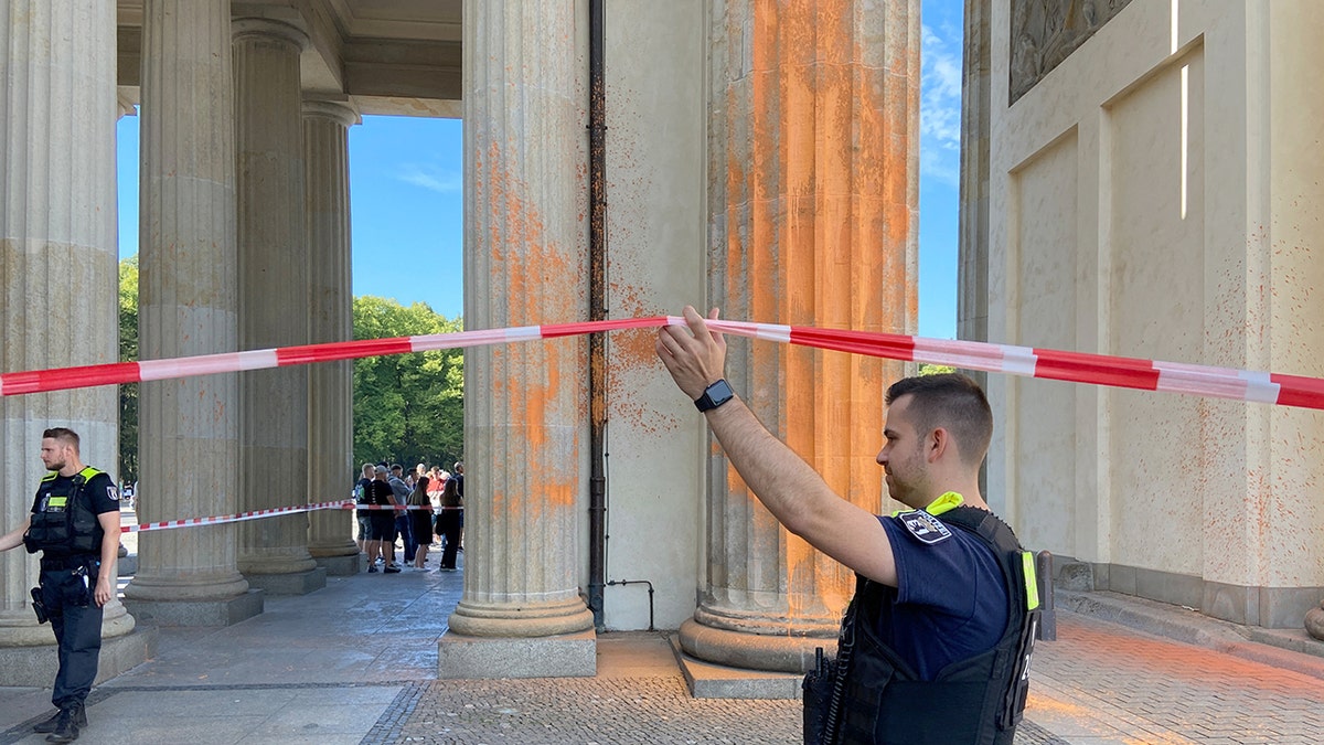 Police section off Brandenburg Gate