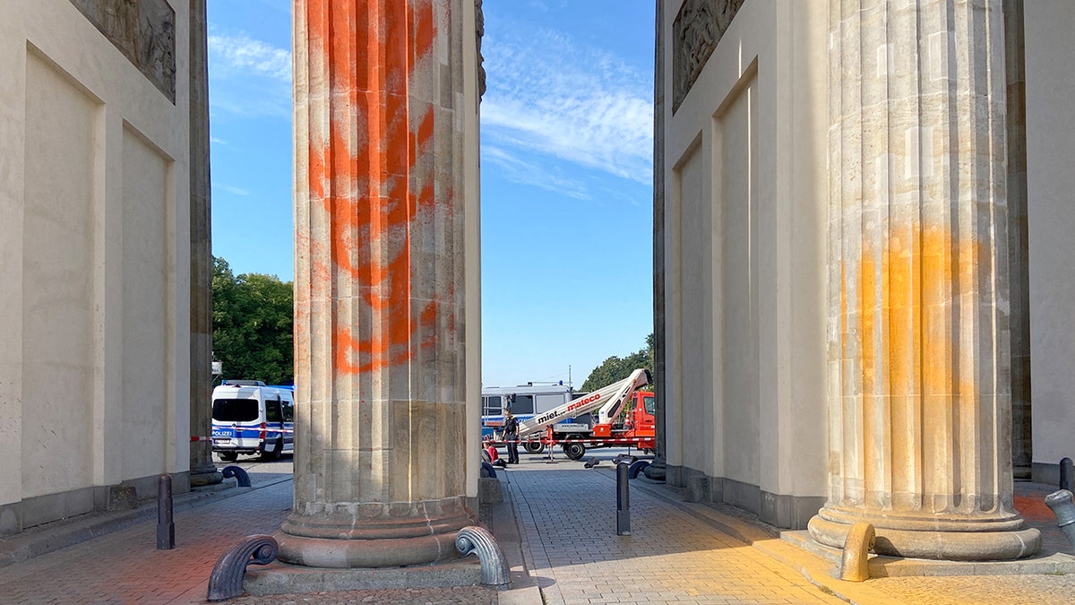 CLIMATE-CHANGE-PROTEST-BRANDENBURG-GATE